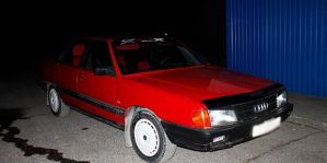 Милиционер увидел автомобиль будущего тестя, но за рулем был незнакомец. И тут машина заглохла