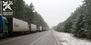 Дальнобойщик нашел способ побыстрее въехать в пункт пропуска. Все закончилось уголовным делом