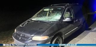 Под Лидой мужчина оказался под колесами Chrysler: шел близко к дороге и без фликера