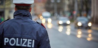 В Австрии остановили автомобиль с 2-мя белорусами. А там – коробки с товаром на 11 тысяч евро. Подозревают, что товар краденный