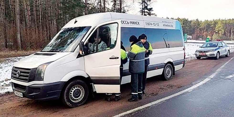 В гродненских маршрутках все еще находят нарушения: трещина на стекле и непристегнутые пассажиры