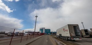 Таможня разъяснила, кому можно и кому нельзя вне очереди въезжать в пункты пропуска на границе