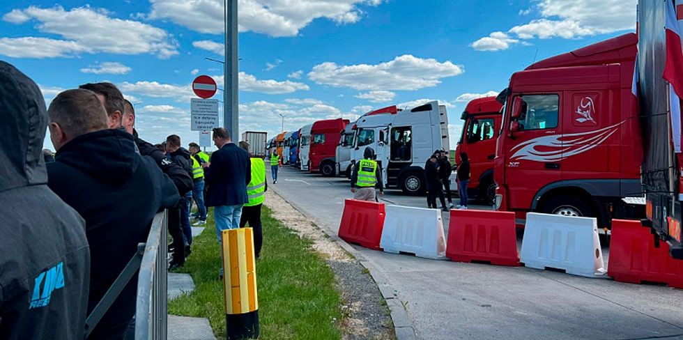 33 часа в очереди: 1000 фур стоит в "колейке" из Польши в Беларусь