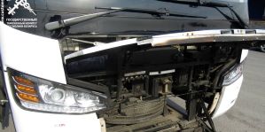 Водитель автобуса скрыл от таможни автозапчасти. Их, как и  сам автобус, конфисковали