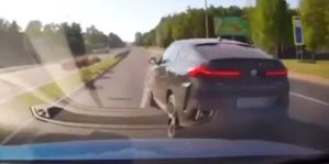 Водитель BMW "учил" другого водителя, видео оказалось в ГАИ