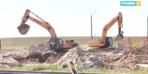 Работы на объездной в Гродно подошли к экватору. На "гибуличском" кольце началась укладка асфальта