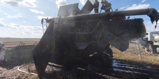 Под Волковыском во время уборки загорелся комбайн. О чём в МЧС предупредили курильщиков?