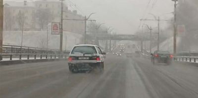 В Гродно водитель проехал по встречке Старый мост. В комментариях к ролику разгорелись споры