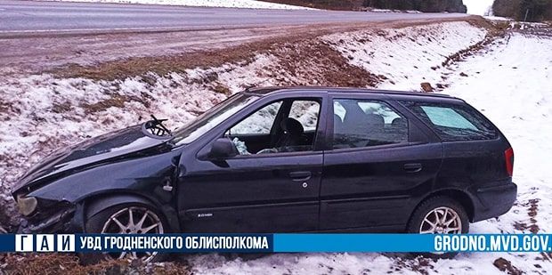 Что такое безопасная скорость? Неверный ее выбор – и автомобиль врезался в бетонный водоотвод. ДТП под Новогрудком