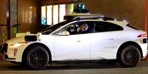 США: мужчина пытался угнать беспилотный автомобиль, но что-то пошло не так