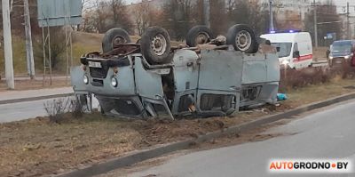 "Буханка" легла на крышу в Гродно. Видео. ПОИСК очевидцев
