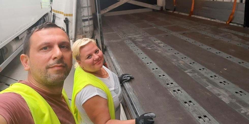 Не только молодежь идёт в дальнобой! Семья «за 40» объехала 25 стран и рассказала о парном заработке на фуре