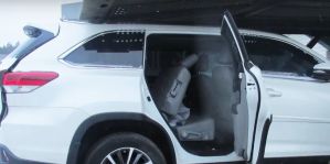 Вот почему водителю автовоза стоит тщательно осматривать все машины перед поездкой. Случай в "Котловке"  