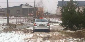"С 12 ночи сижу в болоте. Помогите": водитель такси не может выехать из Барановичей и ищет полноприводные внедорожники