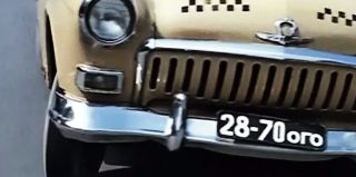 Поездка на такси "от бордюра" стоила пассажиру больше 50 рублей – он возмущен. Налоговая: "Поможет только суд"