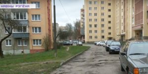 Дворы на проспекте Янки Купалы просят капитального ремонта. "Ни пройти, ни проехать", – говорят местные жители