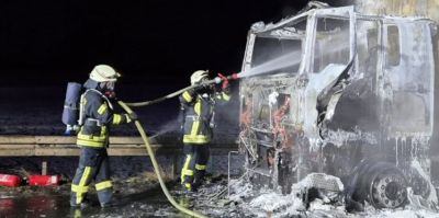 В Германии загорелась почтовая фура с прицепом. Пострадали белорус за рулем, грузовик и сам груз