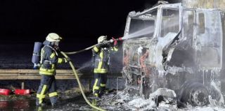 В Германии загорелась почтовая фура с прицепом. Пострадали белорус за рулем, грузовик и сам груз