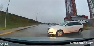 Кто здесь должен уступать дорогу? Спор водителей на Магистральной в Гродно