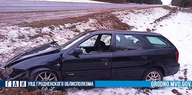 Что такое безопасная скорость? Неверный ее выбор – и автомобиль врезался в бетонный водоотвод. ДТП под Новогрудком