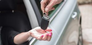 Доверенность на автомобиль с правом продажи: сколько стоит и где оформить