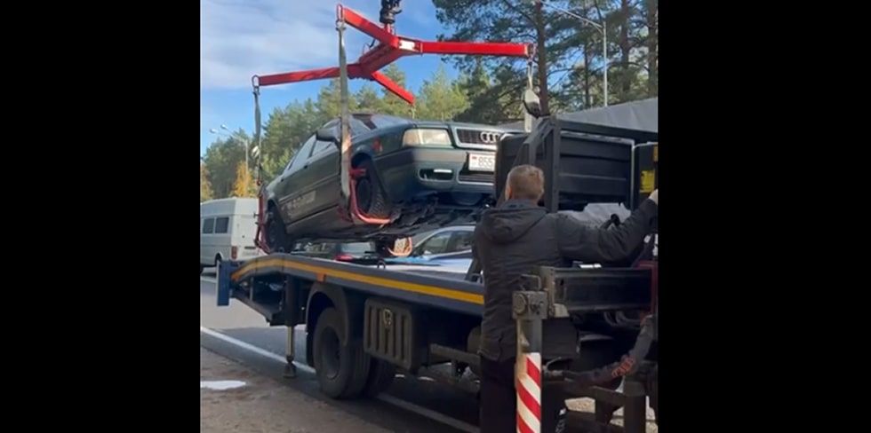 У границы в "Привалках" Гродненская ГАИ эвакуировала авто нарушителей парковки