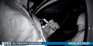 Гродненец встретил Новый 2023 год в диалоге с инспектором ГАИ. Итог встречи: штраф до 7400 рублей и лишение