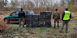 В Беларуси будут судить мужчину, который организовал контрабанду сигарет. Заядлому курильщику хватило бы их на 50 лет