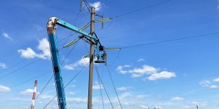 Энергетики Гродно реконструируют ЛЭП между Восточным мостом и трассой М6. Обещают, что срок службы увеличится на полвека