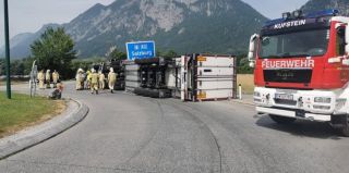 В Австрии опрокинулась фура с белорусом за рулем. Понадобилось три крана, чтобы поставить ее на колеса