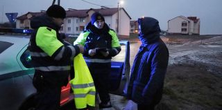 Инспекторы ГАИ дежурили на дорогах под Гродно. За отсутствие фликеров вынесли несколько предупреждений