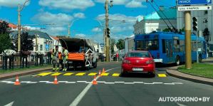 В самом центре Гродно установили "лежачий полицейский". Смотрим