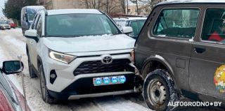 Скользкая авария попала на видео: "Когда ты уже ничего не можешь сделать"