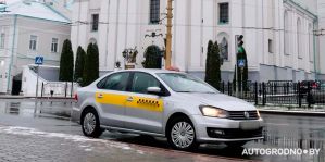 В Беларуси накажут таксиста: высадил ребенка посреди улицы в непогоду и уехал