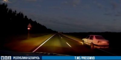 Пьяного бесправника останавливали с использованием оружия. Привлёк внимание отсутствием бампера и номеров