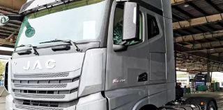 В Беларусь отправили первые тягачи JAC K7