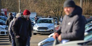 Больше 5 тысяч россиян "попали" на деньги. Таможня требует доплату за уже купленные авто