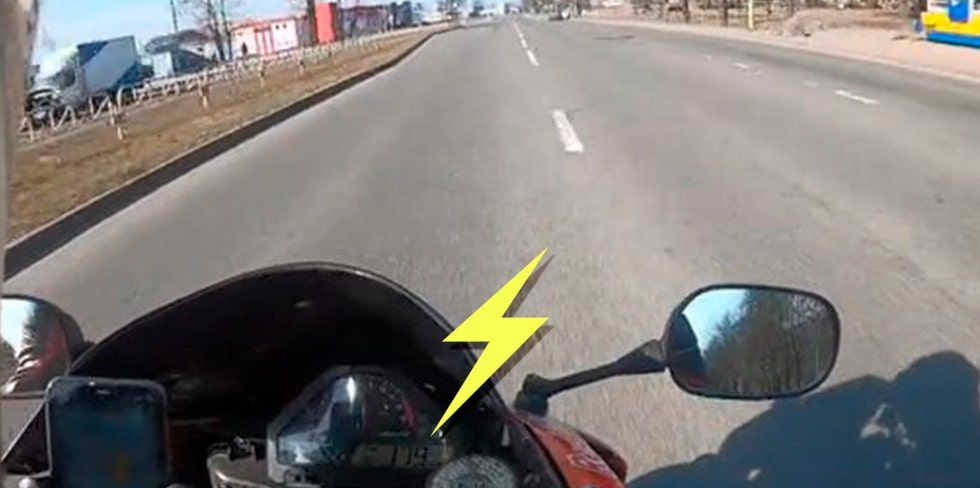 Парень разогнался 179 км/ч на мотоцикле в Гродно и пожаловался, что его не видят автомобилисты