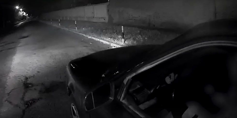 В Гродно около гаражей на глаза инспектору попалась AUDI. Права у водителя были – правда, 11 лет назад