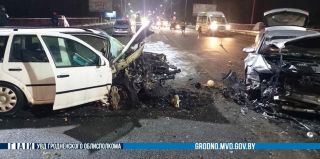 Ехал по путепроводу, не справился с управлением и выехал в лоб AUDI. Подробности серьезного ДТП в Лиде