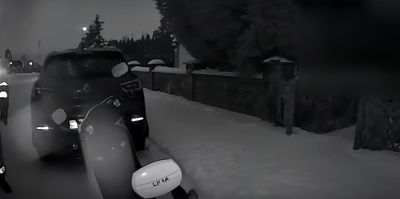 Как привлечь внимание инспекторов ГАИ? Парень из Квасовки смог: ранним зимним утром он ехал на электроскутере без шлема