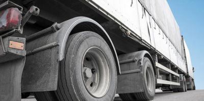 Белорус вез опасный груз по немецкому автобану 36 часов без отдыха. А полуприцеп был похож на груду металлолома