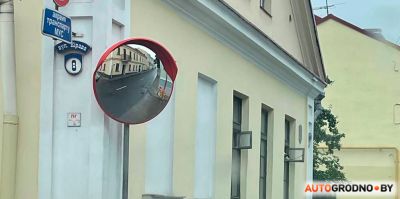 На Кирова должно быть меньше ДТП: на опасный перекресток вновь вернули большое зеркало