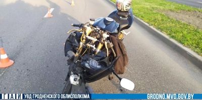 Оба не удержались, у обоих – переломы ключицы. Две аварии с мотоциклистами произошли в субботу