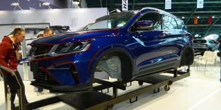 Ругаетесь на отсутствие запчастей и завышение стоимости ремонта автомобиля? Сделать это можно официально. Правда, не всем