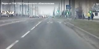 В Гродно при левом повороте водитель не пропустил легковушку. Проявил невнимательность или его пропускали?