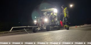 В Гродно на целые улицы начали наносить дорожную разметку из пластика. 3 отличия от обычной