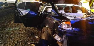 В Польше белорус на BMW застрял на рельсах прямо перед идущим поездом. Парень успел выскочить и сбежать