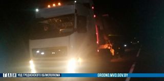 На М6 пешеход попал под фуру: шел ночью по дороге без фликеров