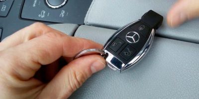 У гродненца пропали ключи Mercedes, пока он гулял у Юбилейного озера